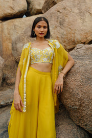 Yellow Iris Cape set