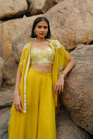 Yellow Iris Cape set
